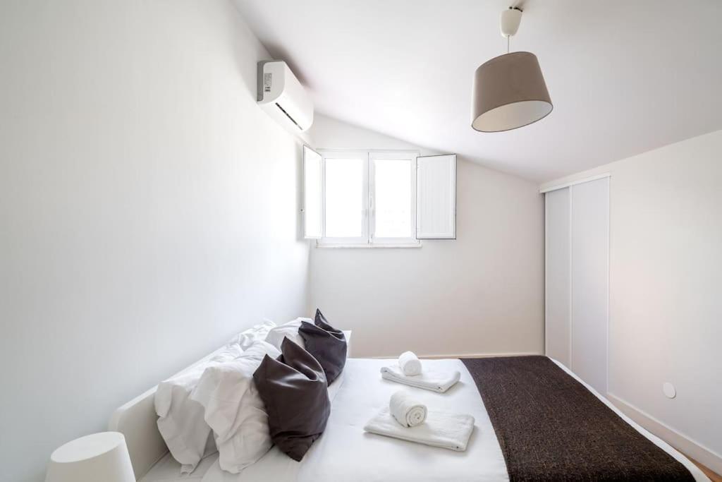Cozy Ground Floor Studio With Ac And Loft Bedroom Lisboa Eksteriør bilde