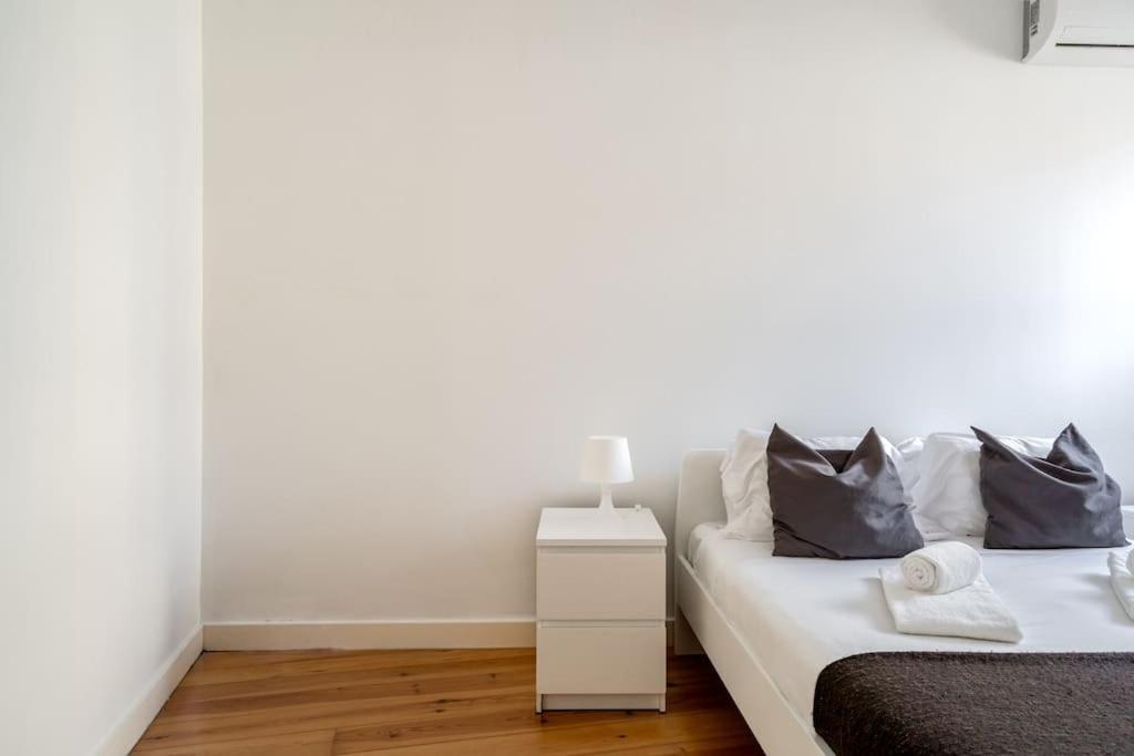 Cozy Ground Floor Studio With Ac And Loft Bedroom Lisboa Eksteriør bilde