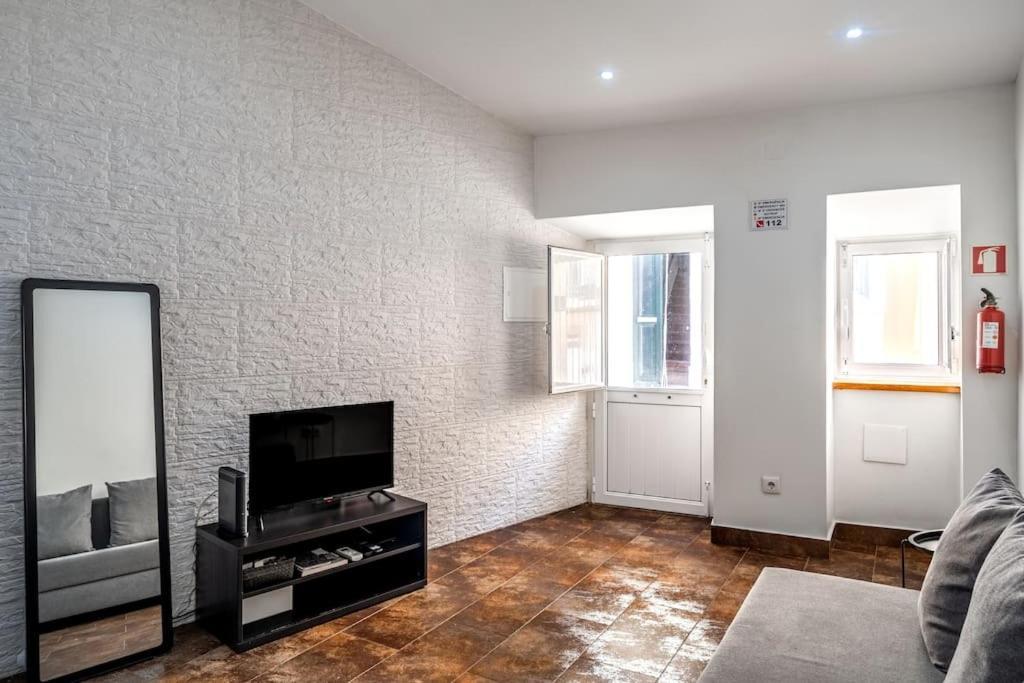 Cozy Ground Floor Studio With Ac And Loft Bedroom Lisboa Eksteriør bilde