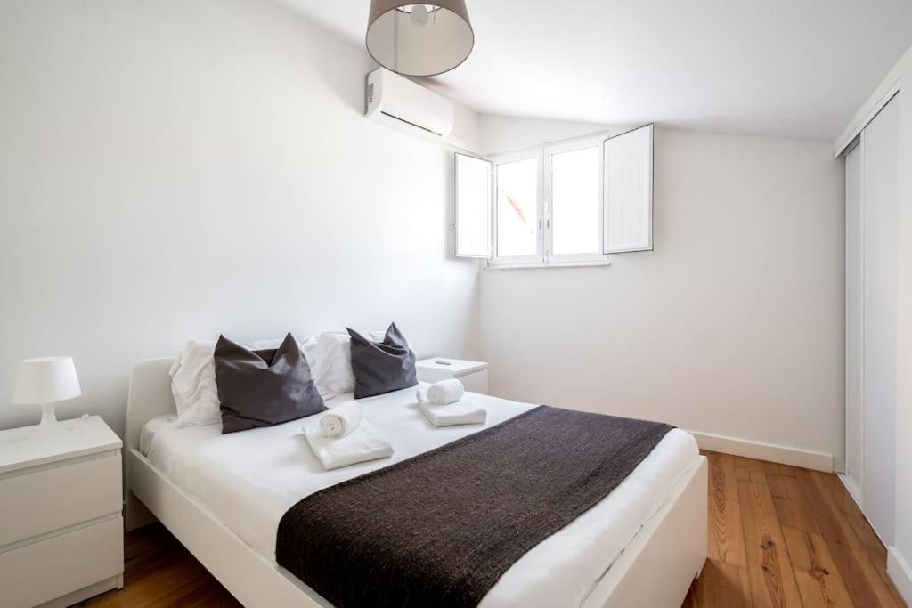 Cozy Ground Floor Studio With Ac And Loft Bedroom Lisboa Eksteriør bilde